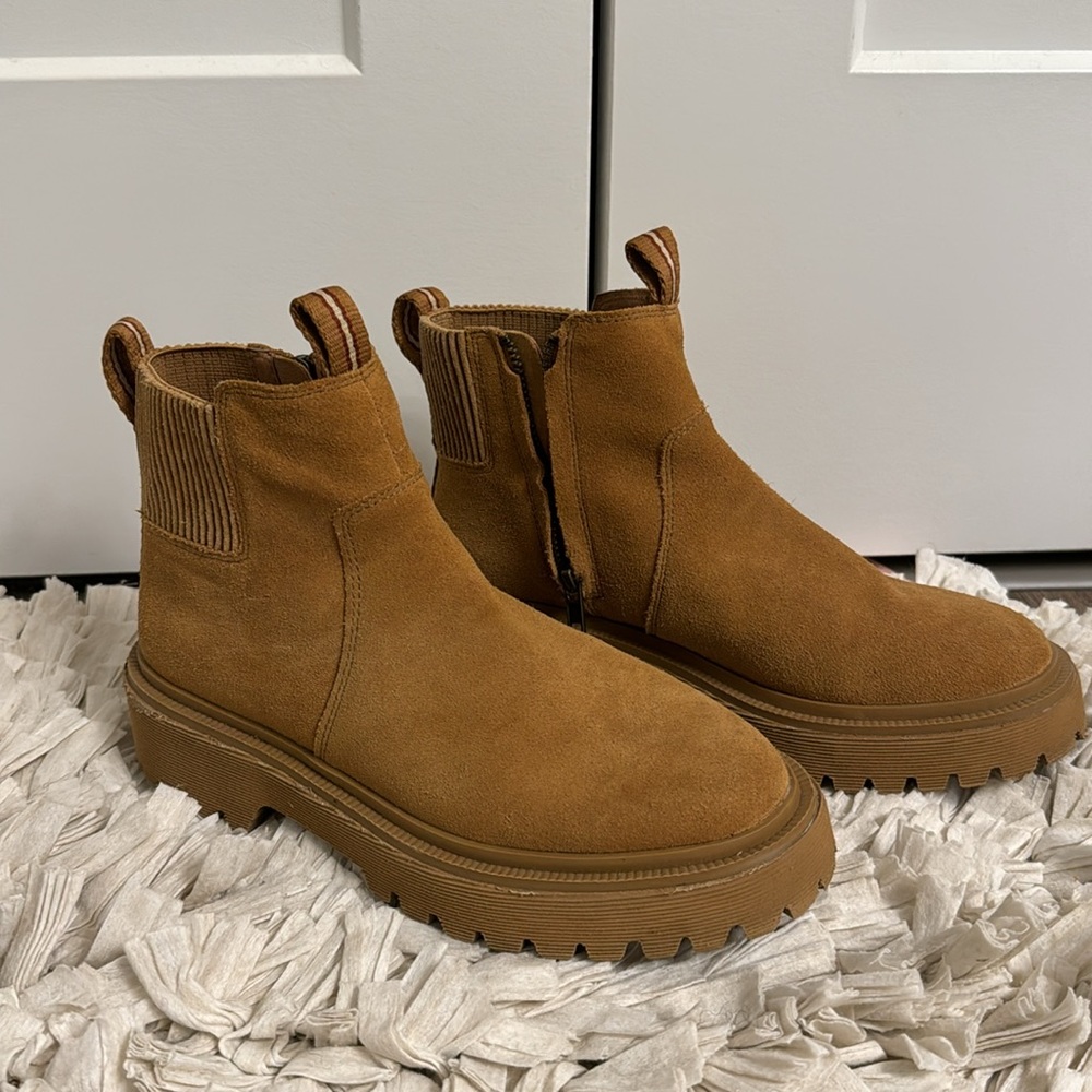 Madewell -The Henry Lugsole Boot in Suede